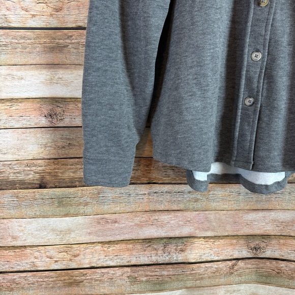 Evereve Women’s Gray Ruby Soft Brushed Button Down Shacket Top Size Medium - Picture 4 of 11